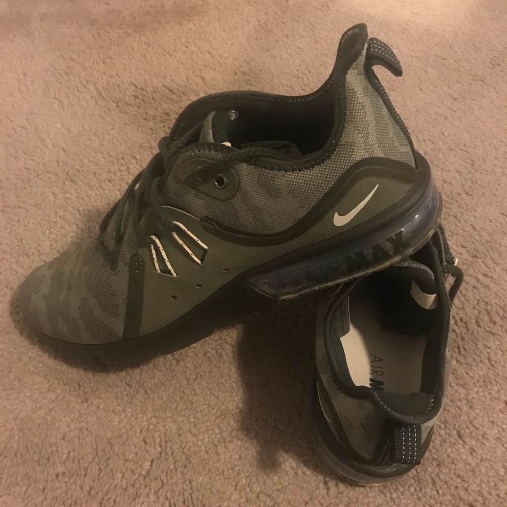 Nike Air max camo sneakers size 11